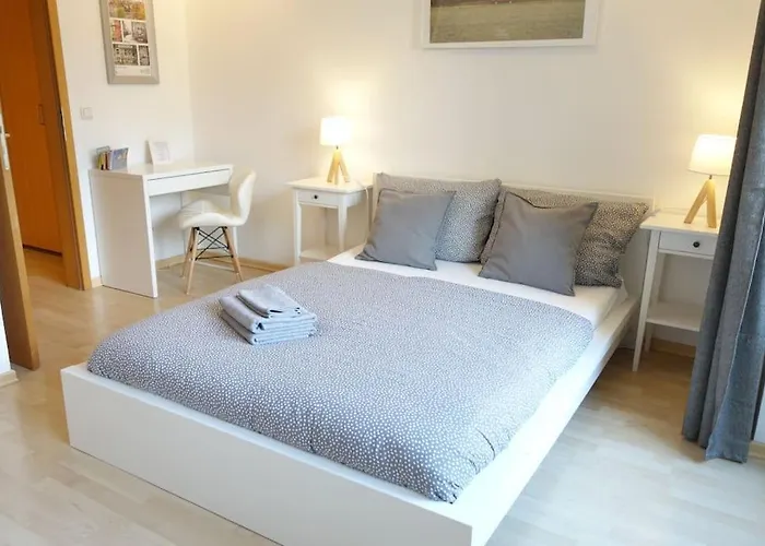 شقة In Neustadt Balcony And Parking